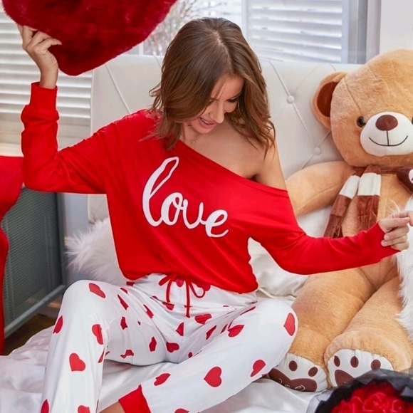 RED AND WHITE RED LOVE GRAPHIC LOUNGEWEAR SET - Picture 1 of 8